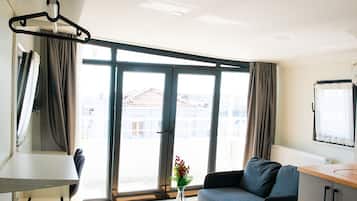 Apartamento superior | 1 dormitorio, caja fuerte, escritorio y sistema de insonorización