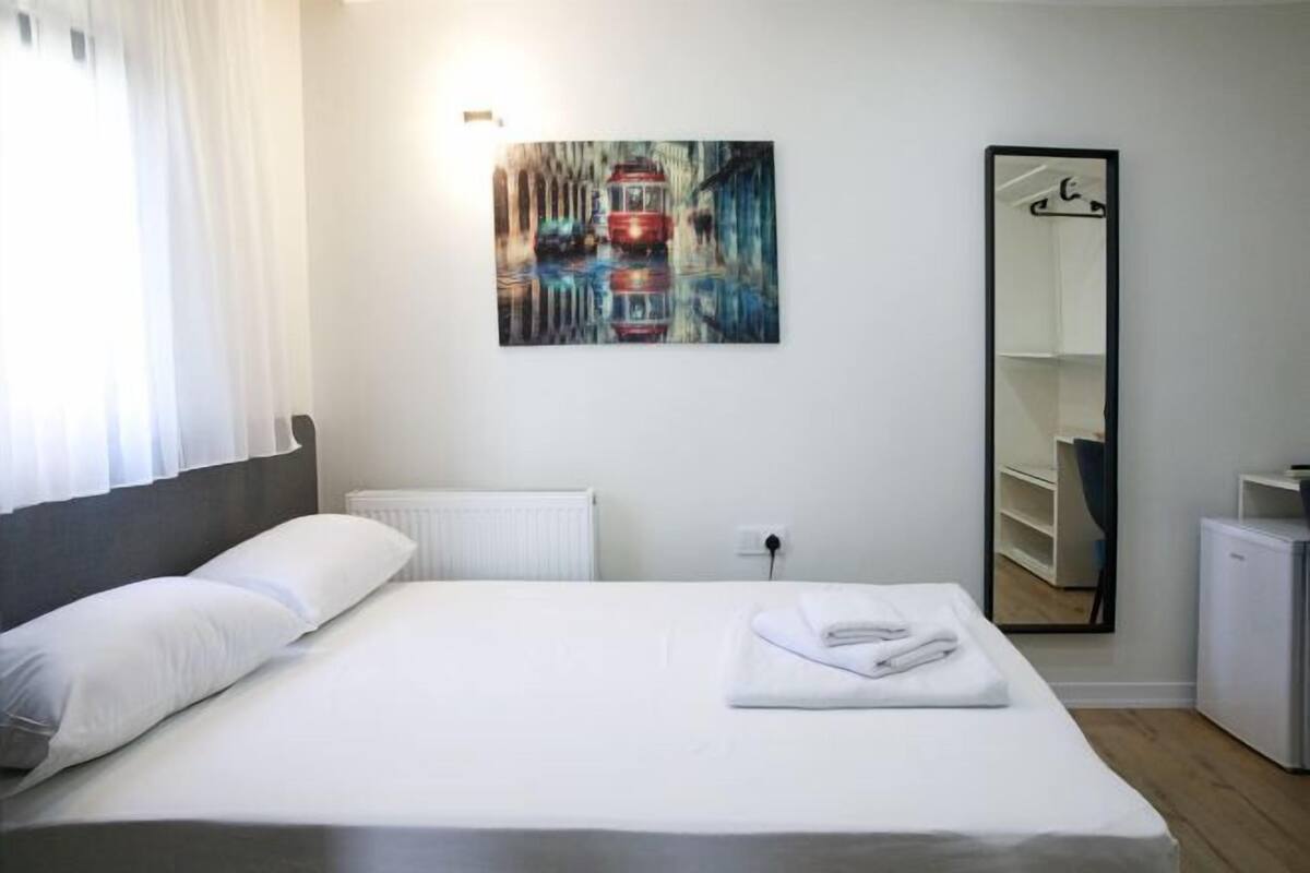 In-room safe, desk, soundproofing, iron/ironing board (on request)