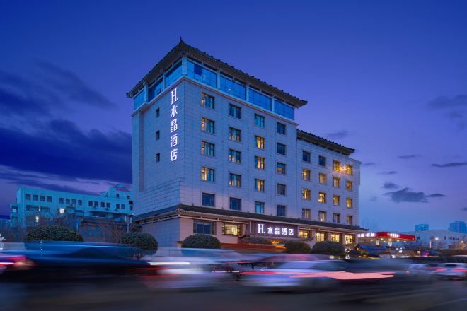 A multi-story hotel with a prominent sign on the building.