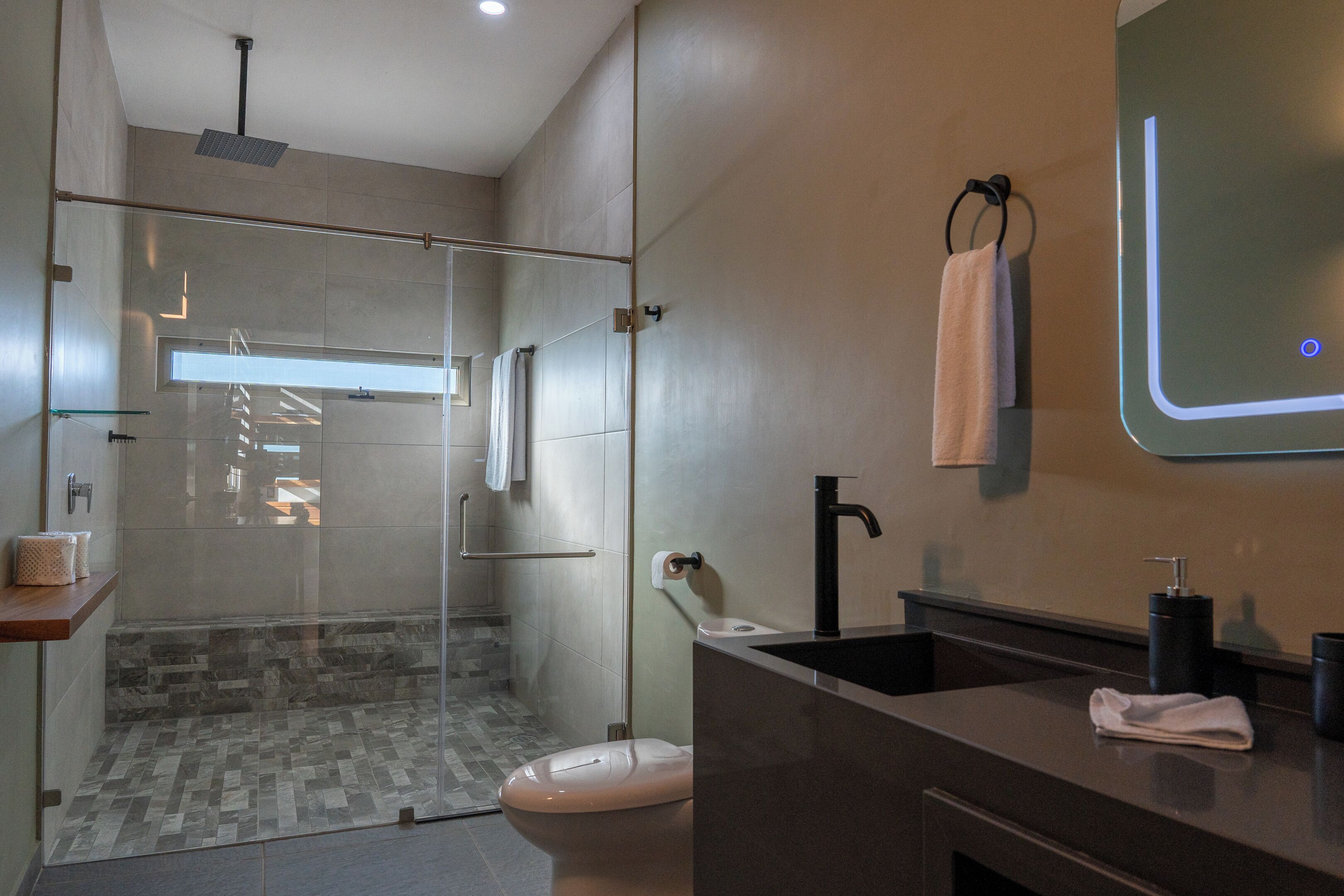 Business Room, 1 King Bed | Bathroom