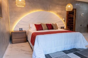 Habitación Business, 1 cama de matrimonio grande | Caja fuerte, mobiliario individual, escritorio