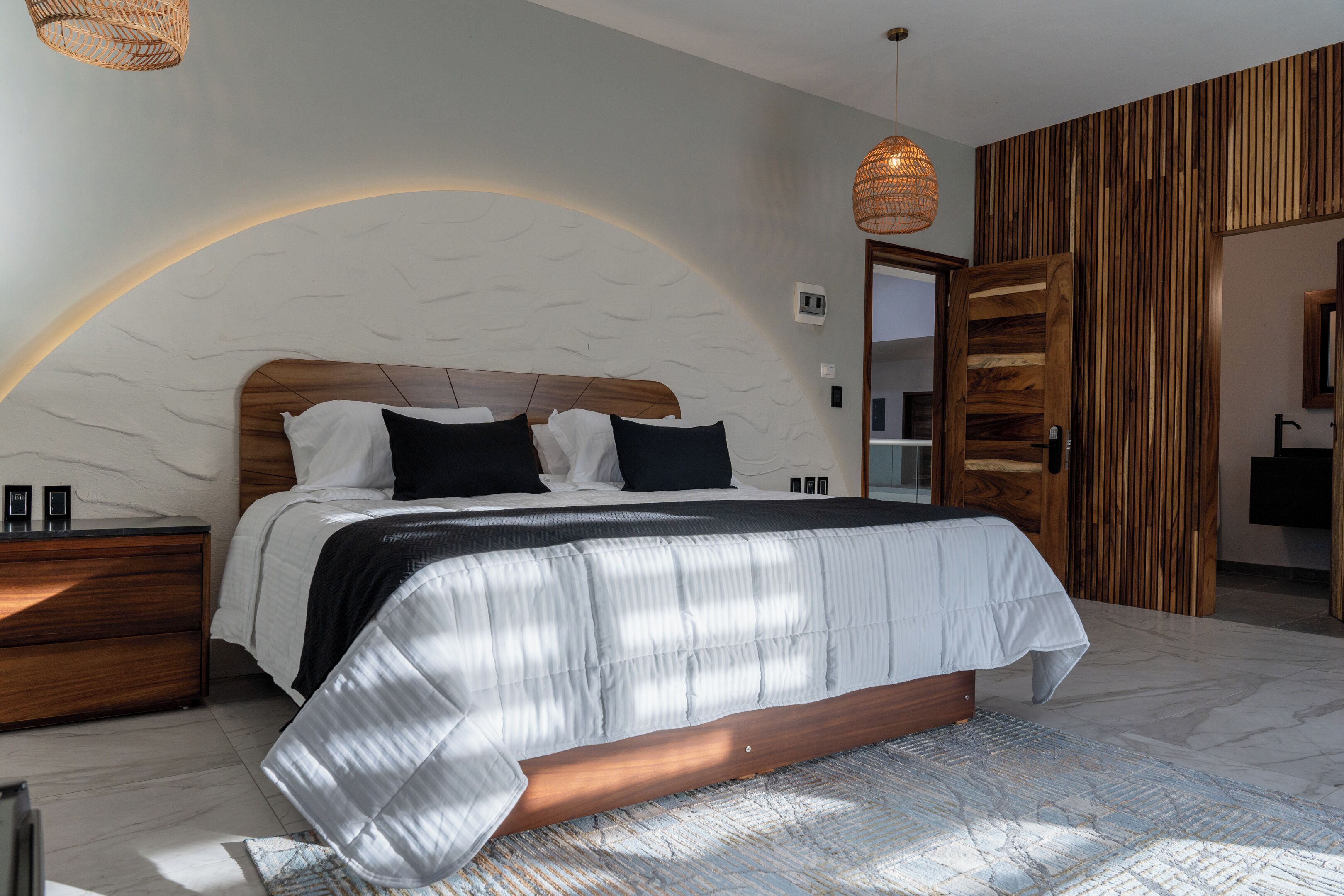 Habitación de lujo, vistas al jardín | Caja fuerte, escritorio, espacio para trabajar con un portátil