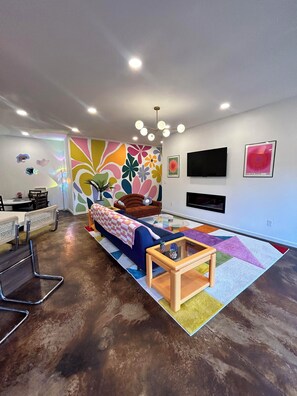 スマートテレビ、暖炉