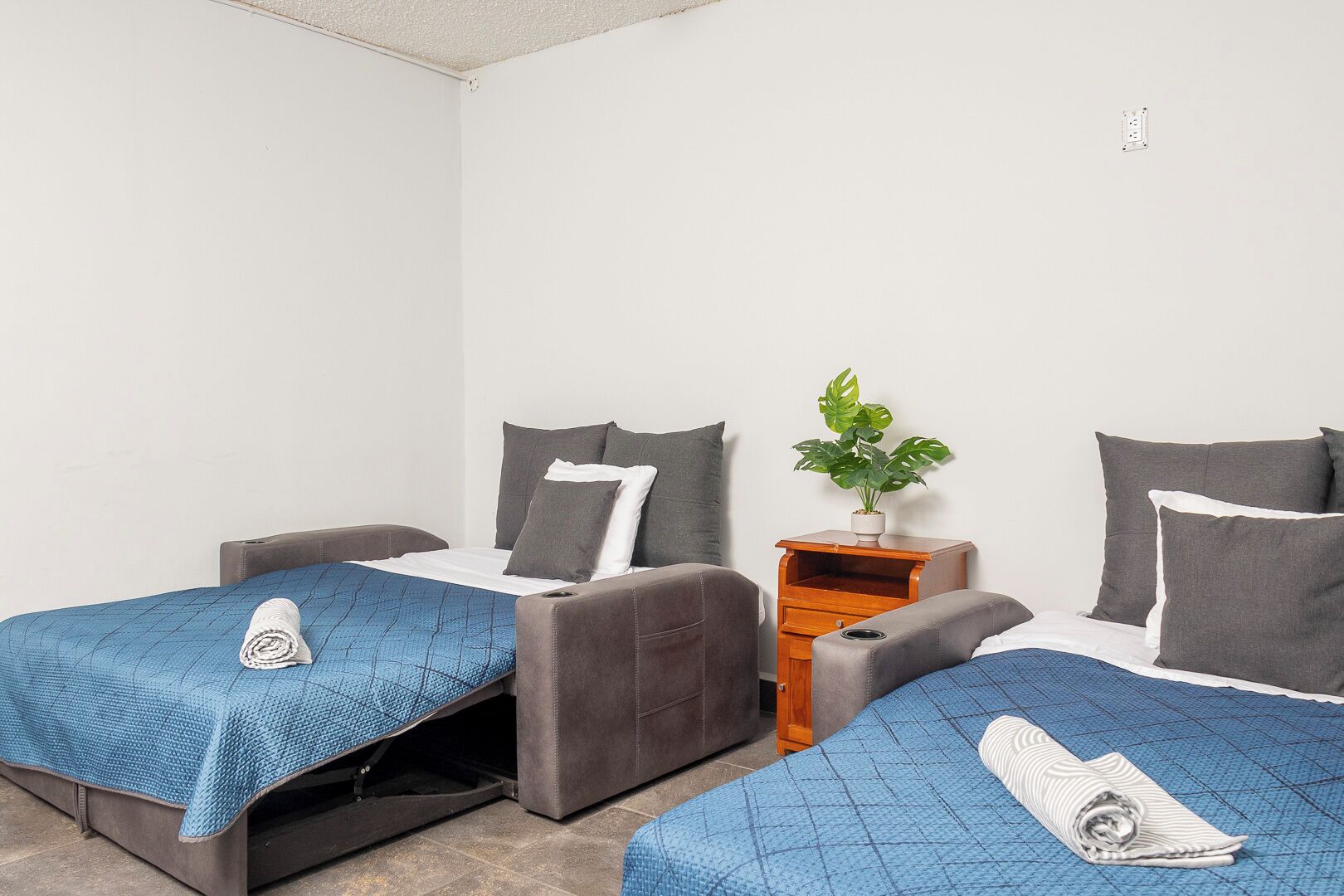 Departamento superior, varias camas, cocina, vista a la ciudad | 3 habitaciones, edredón, decoración personalizada y muebles diferentes 