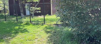 Charming 2-bedroom bed & breakfast in serene Coldspring with AC, WiFi