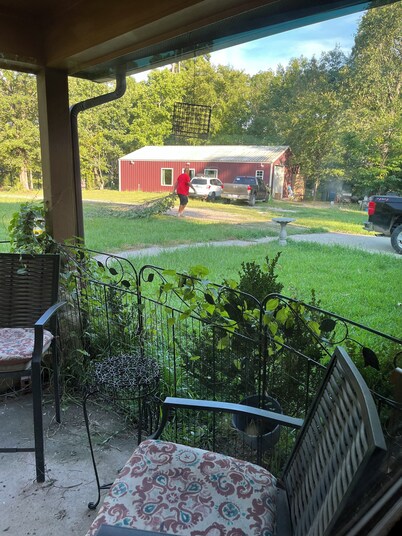 Charming 2-bedroom bed & breakfast in serene Coldspring with AC, WiFi