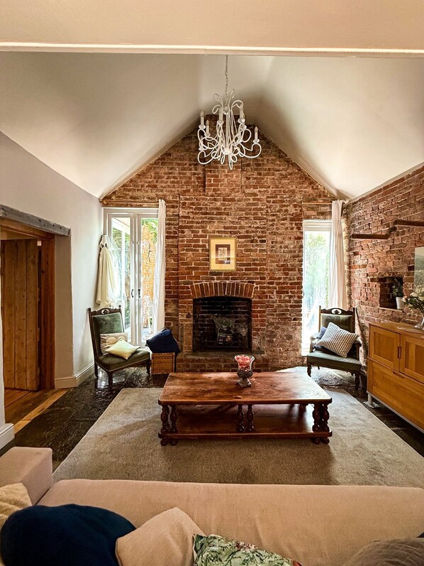 Smart TV, fireplace - A unique 4 bed barn conversion set in beautiful rural location of North Somerset (Watchfield)