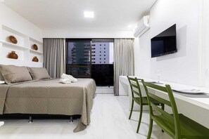 1 makuuhuone, työpöytä, silitysrauta/-lauta, Wi-Fi