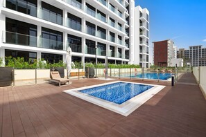 Outdoor pool - Aesthetic 1BR Apt with City View (Dubai)