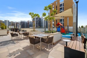 Outdoor dining - Aesthetic 1BR Apt with City View (Dubai)
