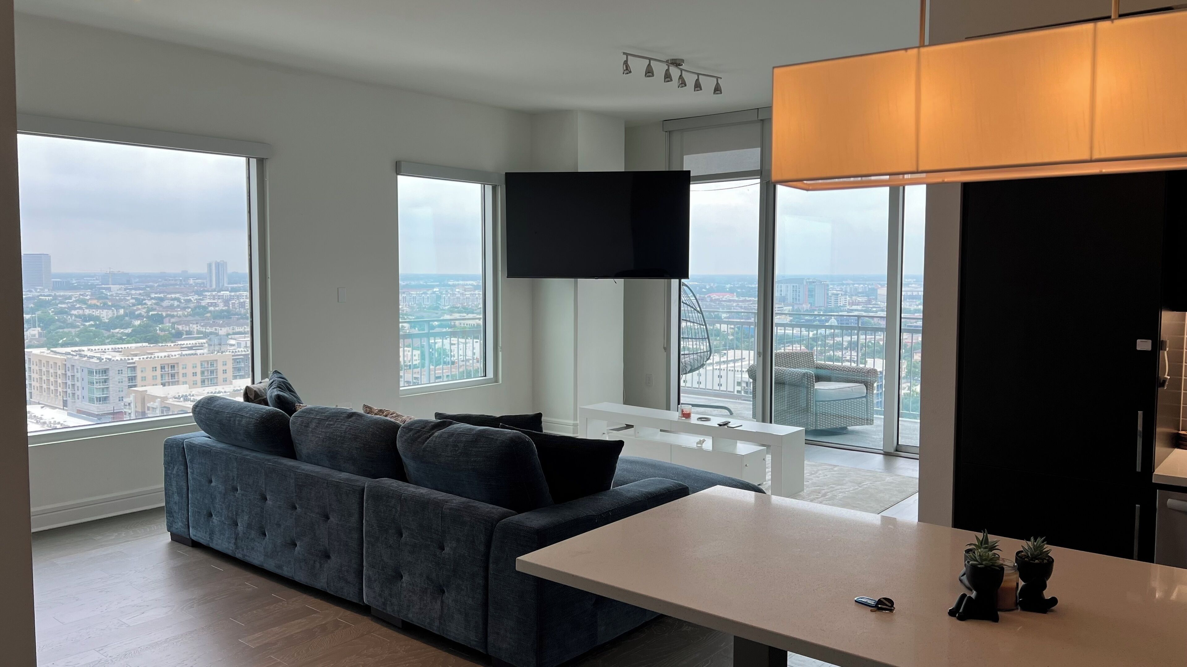 Welcome to "Skyline Oasis"  a cozy & luxurious skyline apartment in Houston TX