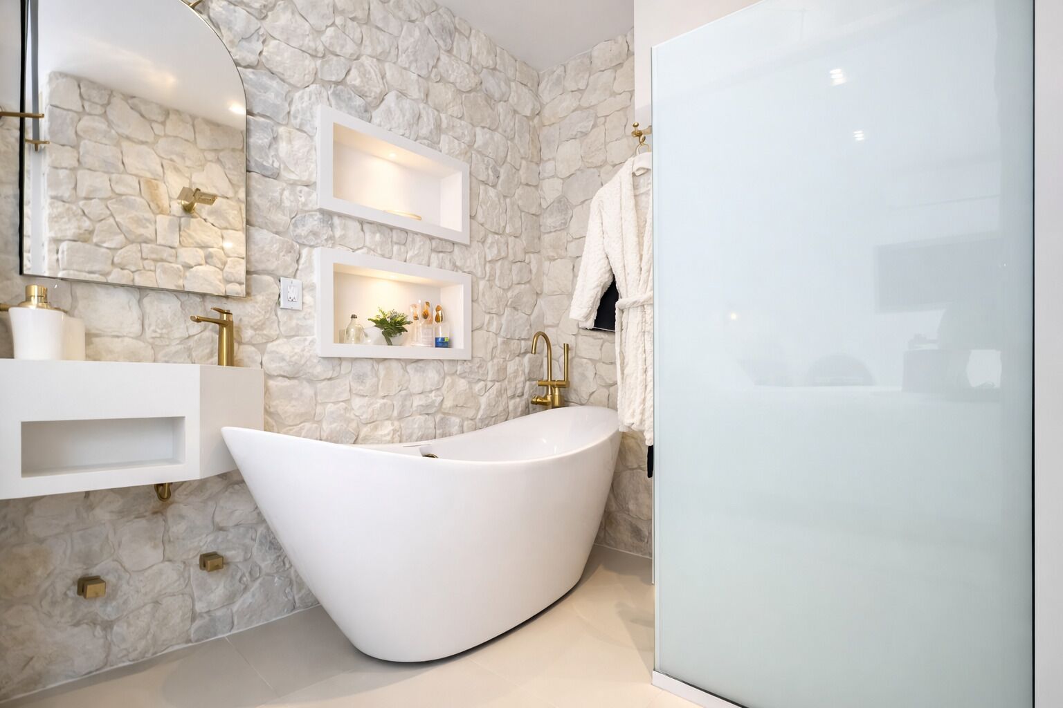 Suite 6 | Bagno | Doccia, soffione a pioggia, set di cortesia gratuito, asciugacapelli