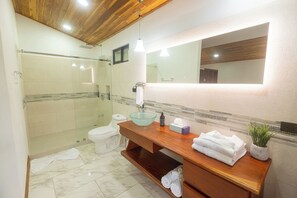Duplex, 1 Bedroom, Balcony, Mountain View | Bathroom | Shower, rainfall showerhead, hair dryer, towels - Casas Clusia Monteverde (Monteverde)