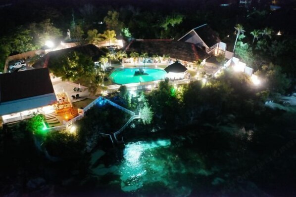 Outdoor pool - Cliffside Resort (Panglao)
