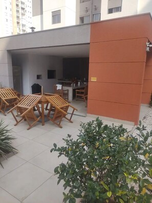 Outdoor dining - Apartamento Lindo, Confortável e com Piscina em São Paulo (Usina Piratininga São Paulo)
