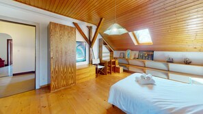 6 slaapkamers, een strijkplank/strijkijzer, gratis wifi, beddengoed