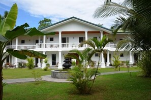 Front of property - Hotel Samsara (Aluthgama)