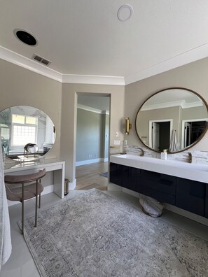A modern bathroom with a vanity, a large mirror, and a walk-in shower. - Luxurious Golf Course Retreat - Fully Remodeled near Napa and San Francisco (Fairfield)