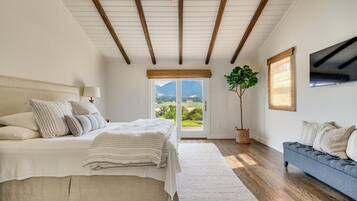 3 slaapkamers, een strijkplank/strijkijzer, reisbedje, gratis wifi