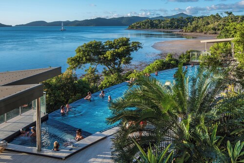 Edge 2 Hamilton Island - absolute oceanfront, golf buggy and transfers