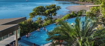 Edge 2 Hamilton Island - absolute oceanfront, golf buggy and transfers