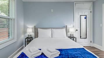 1 bedroom, desk, iron/ironing board, WiFi