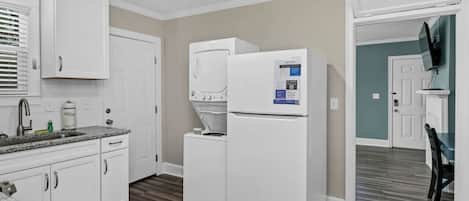 ثلاجة، ميكروويف، فرن، موقد طهي مسطح