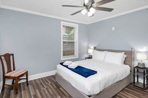 1 habitación, escritorio, tabla de planchar con plancha y wifi 