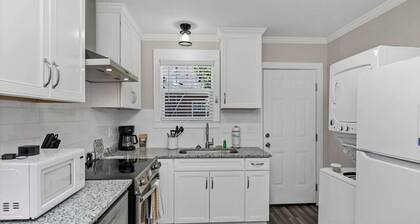 Hollywood Hideaway | 1BR Near Rosewood