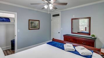 1 makuuhuone, työpöytä, silitysrauta/-lauta, Wi-Fi