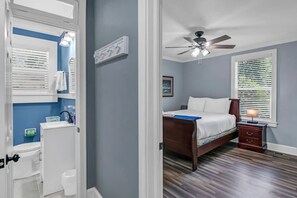 1 bedroom, desk, iron/ironing board, WiFi