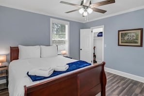 1 bedroom, desk, iron/ironing board, WiFi