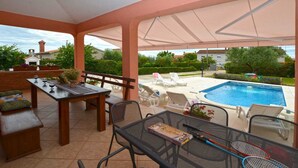 Outdoor dining - Villa Deni with private pool (Barban)