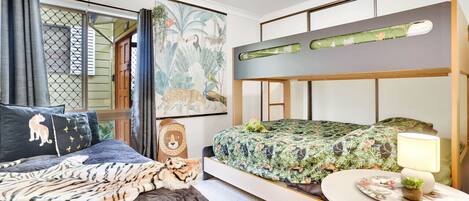 4 bedrooms, desk, iron/ironing board, WiFi