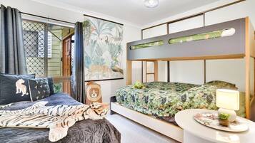 4 bedrooms, desk, iron/ironing board, WiFi