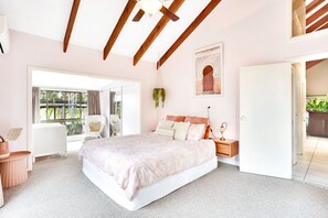 4 soverom, skrivebord, strykejern/-brett og wi-fi