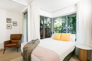 2 bedrooms, iron/ironing board, travel crib, free WiFi