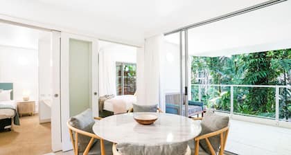 Hotel Drift 4204 Beachfront Accomodation- Beachfront Escape in Palm Cove | 2BR Condo w/ Pool & Balcony