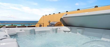 Outdoor spa tub