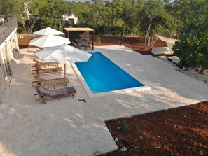 Pool - Cozy 1-bedroom apartment with WiFi, AC, Tennis court, swimming pool, sauna (Krk)