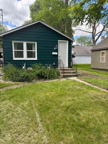 Charming cottage with 2 bedrooms and WiFi, AC in Clear Lake