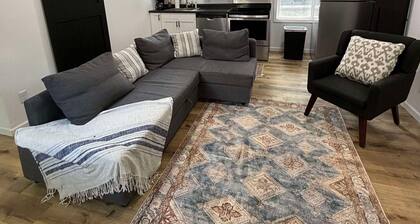 Charming cottage with 2 bedrooms and WiFi, AC in Clear Lake