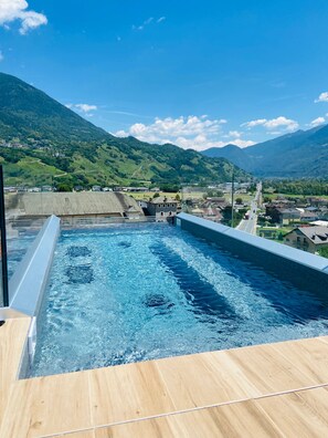 Outdoor pool, open 11:00 AM to 8:00 PM, pool loungers - Wine Hotel San Carlo - Relais & SPA (Chiuro)