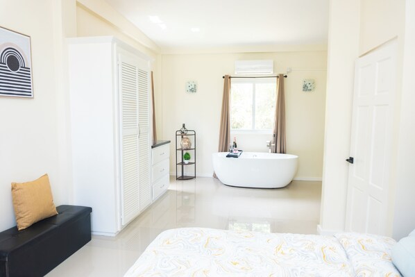 2 bedrooms, iron/ironing board, travel crib, free WiFi - 2 bed 2 bath House,Whale watching /2mins from ferry terminal/15mins to RodneyBay (Castries)