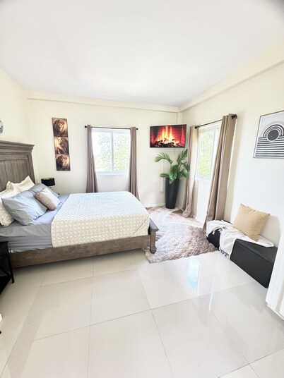 2 bed 2 bath House,Whale watching /2mins from ferry terminal/15mins to RodneyBay