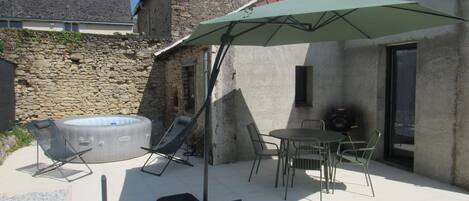 تناول الطعام بالخارج