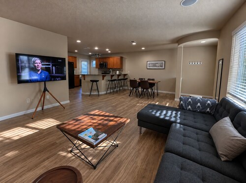 Charming 3-bedroom house in wonderful Beaverton with WiFi, AC