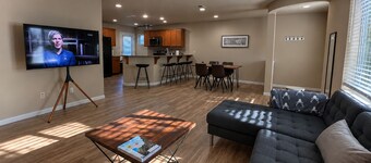 Charming 3-bedroom house in wonderful Beaverton with WiFi, AC