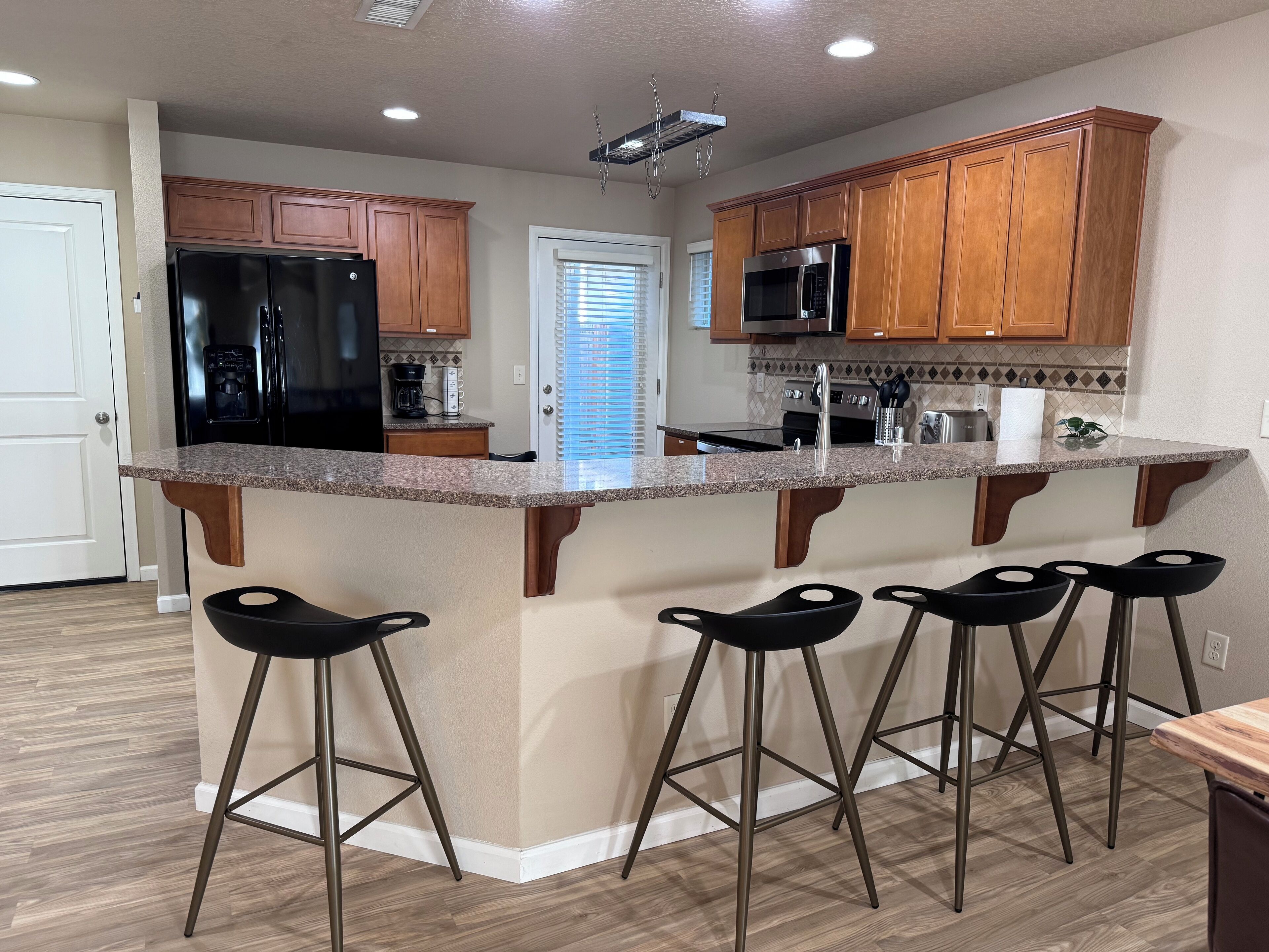 雪櫃、微波爐、焗爐、爐具