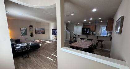 Charming 3-bedroom house in wonderful Beaverton with WiFi, AC